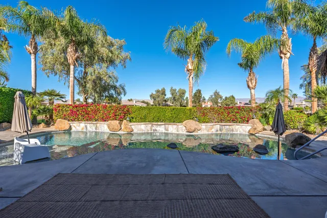 $1,299,000 | 261 Loch Lomond Road, Rancho Mirage, CA 92270