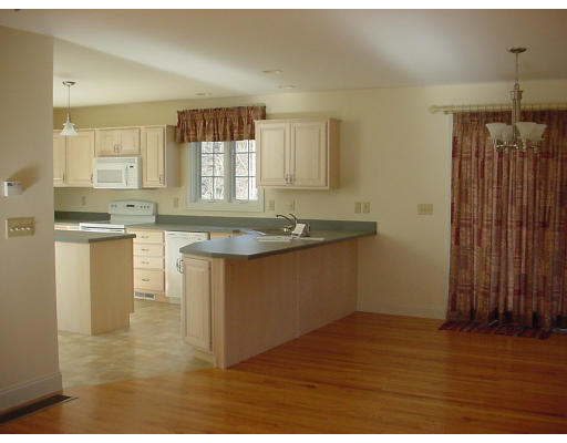 40 Montgomery Road Southampton, MA 01073 - Photo 5 of 19 Gallery Image 5