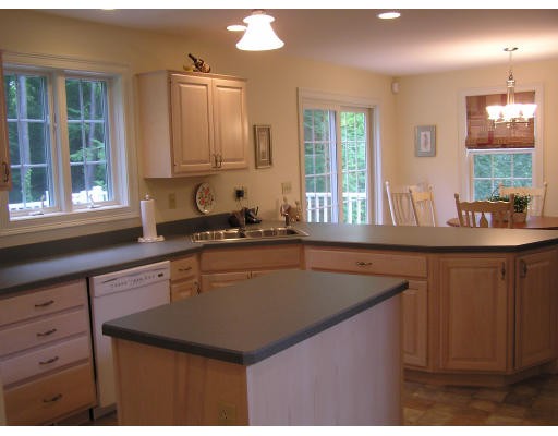 40 Montgomery Road Southampton, MA 01073 - Photo 6 of 19 Gallery Image 6