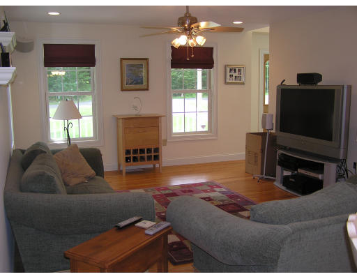 40 Montgomery Road Southampton, MA 01073 - Photo 9 of 19 Gallery Image 9