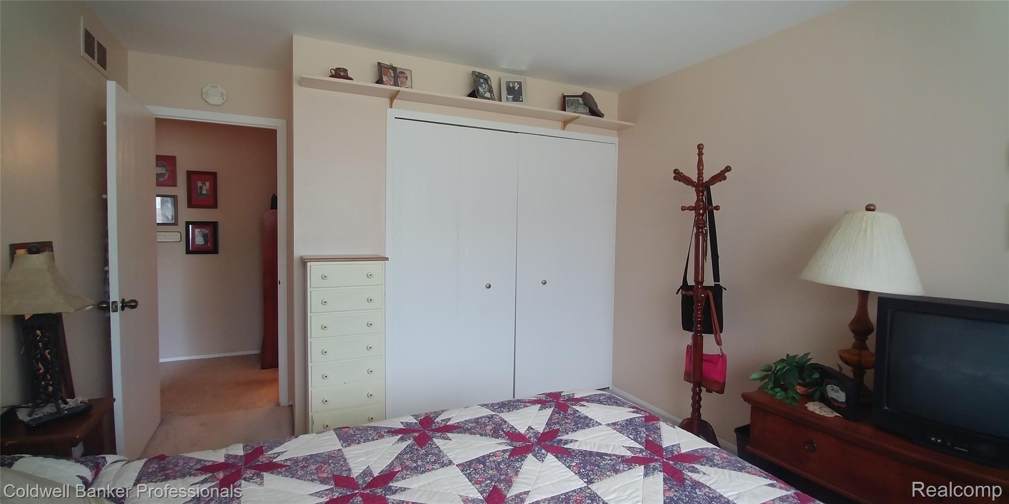 41451 Hanford Road Canton, MI 48187 - Photo 27 of 38 Bedroom #2 features large closet