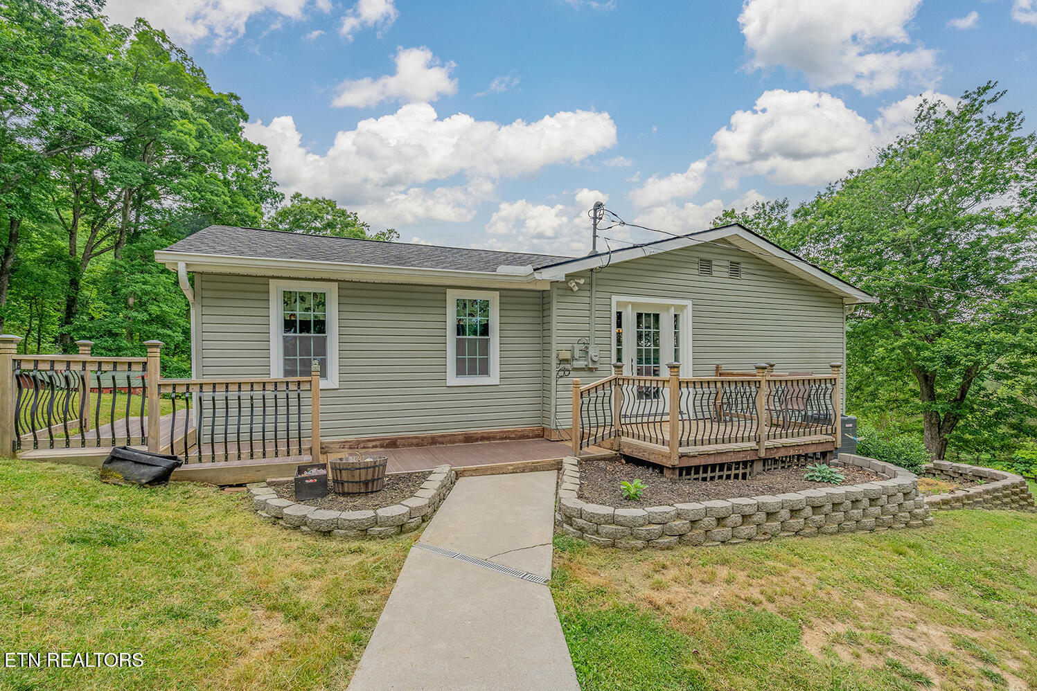 151 Gray Knob Road Kingston, TN 37763 - Photo 4 of 60 A7307604-HDR