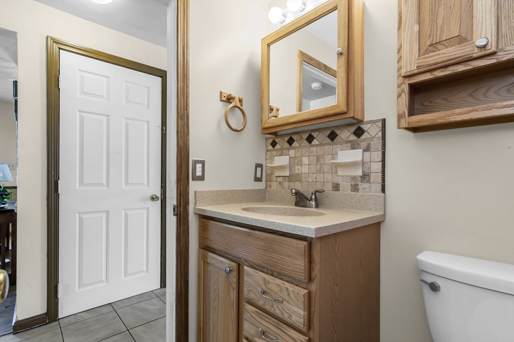 8 Portsmouth Road Amesbury, MA 01913 - Photo 21 of 37