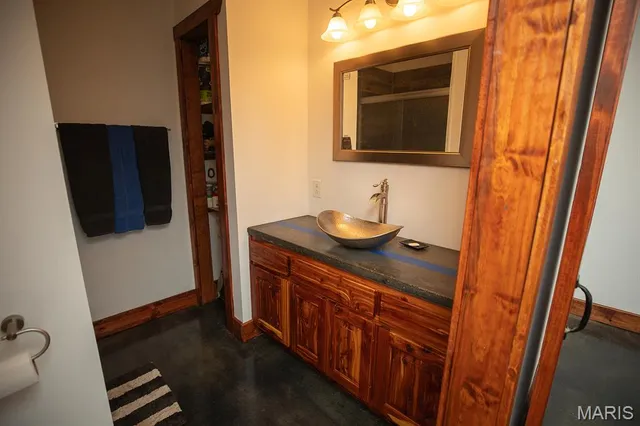 $564,900 | 4710 Pike 451, Curryville, MO 63339