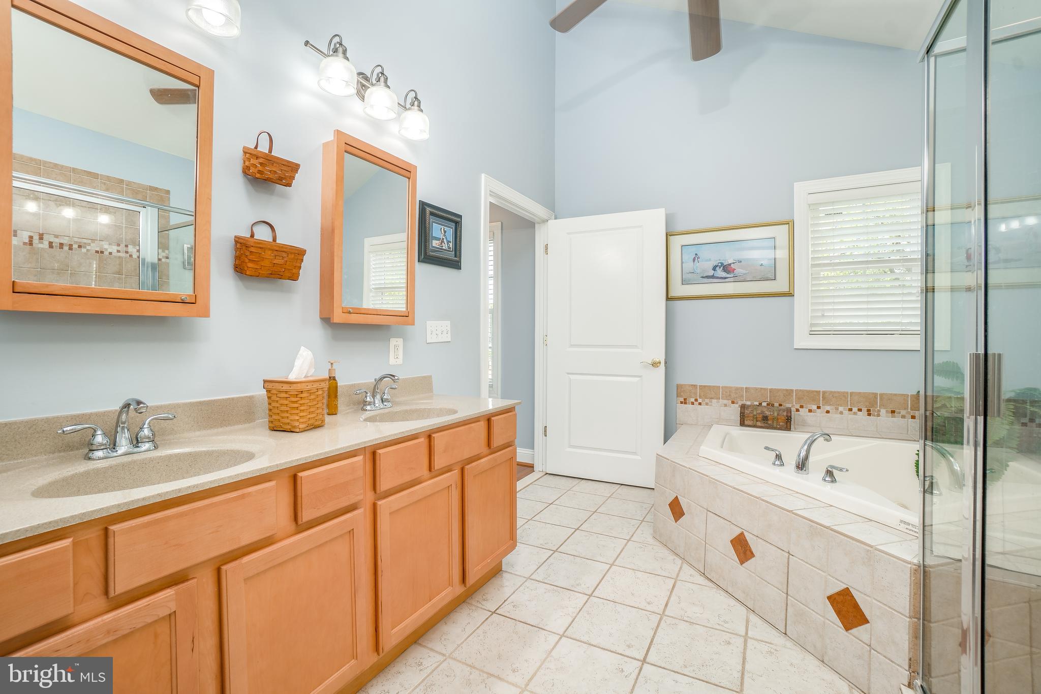 3611 Red Rose Farm Road Baltimore, MD 21220 - Photo 22 of 37 En-suite bath with double-sinks, tub, shower
