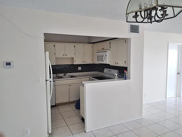 $1,475 | 2017 Northwest 46th Avenue, Unit 409A, Lauderhill, FL 33313