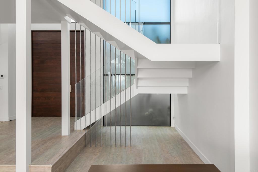 2807 Caminito Turnberry La Jolla, CA 92037 - Photo 30 of 50 a view of entryway