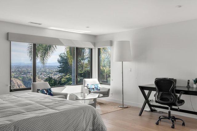 $3,096,000 | 2807 Caminito Turnberry, La Jolla, CA 92037