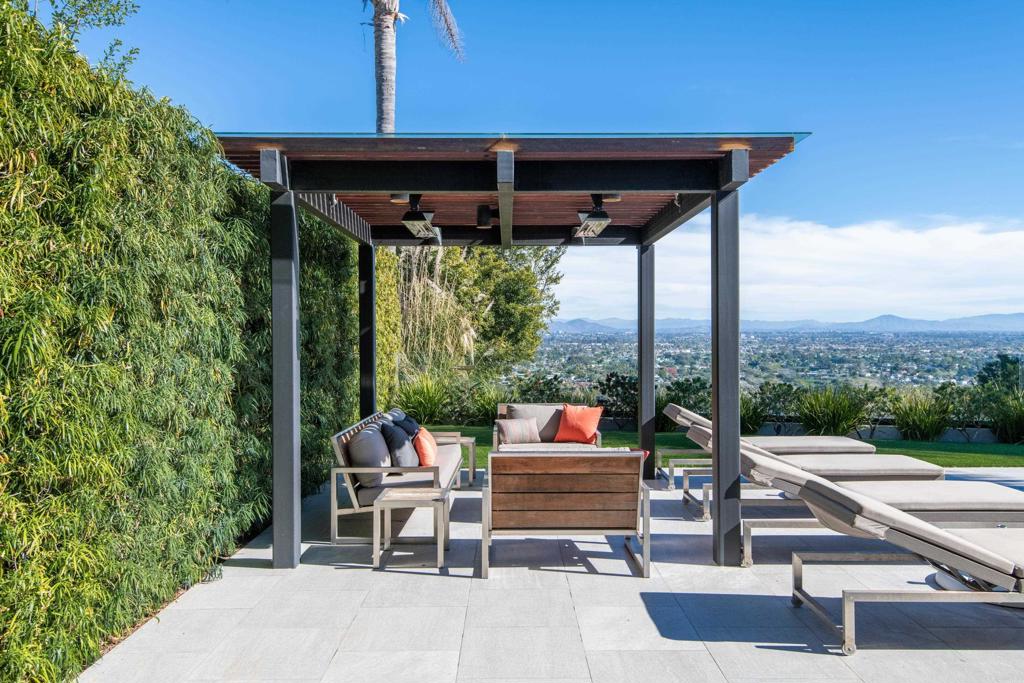 2807 Caminito Turnberry La Jolla, CA 92037 - Photo 7 of 50 a view of a patio with a table chairs and a patio