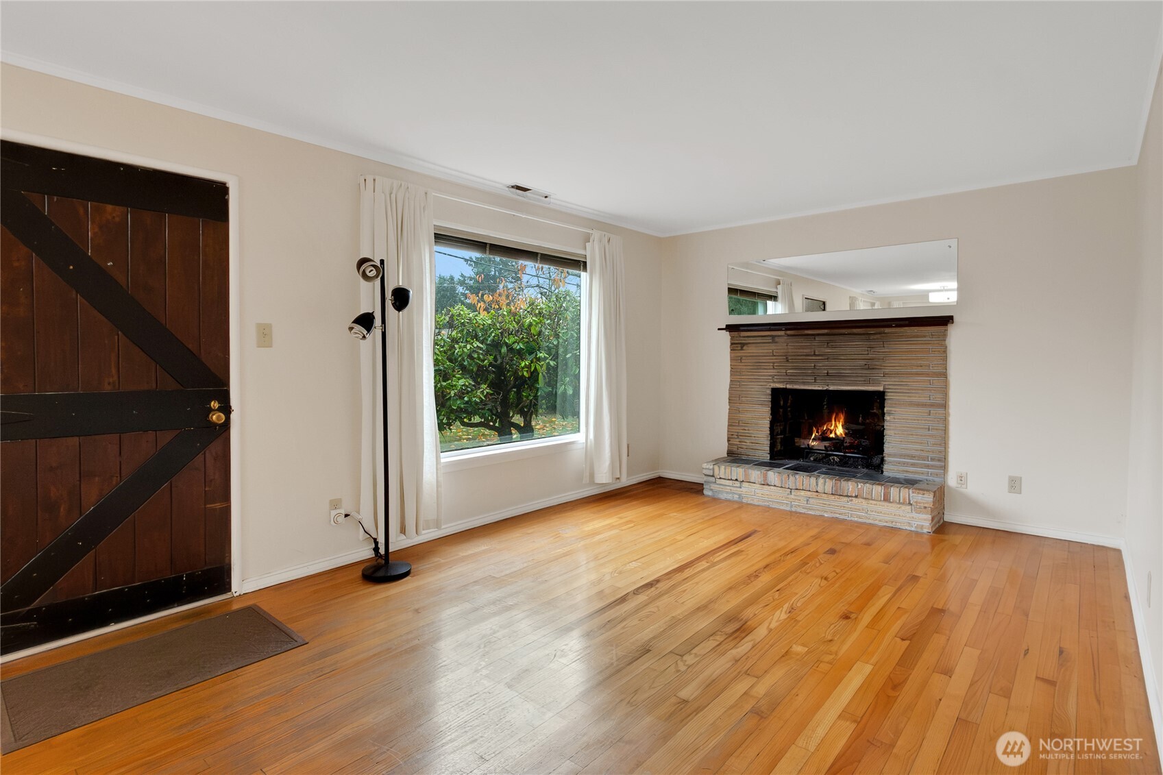 1316 Southwest 116th Street Seattle, WA 98146 - Photo 5 of 26 Gallery Image 5