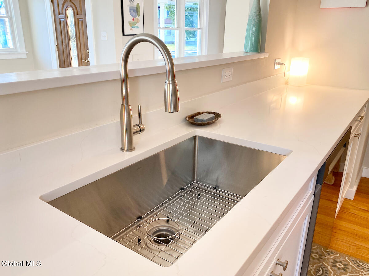 905 Cleveland Avenue Schenectady, NY 12306 - Photo 17 of 39 IMG_4402