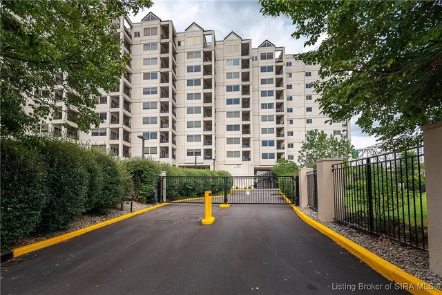 $875,000 | 1 Riverpointe Plaza, Unit 703 & 704, Jeffersonville, IN 47130