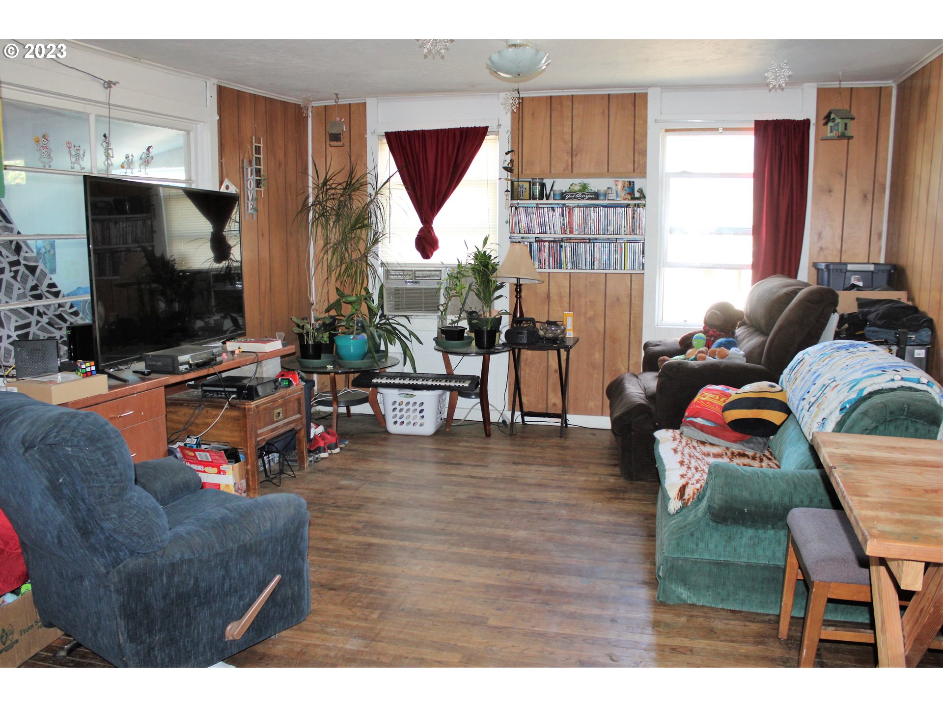476 Smith Street Riddle, OR 97469 - Photo 4 of 16 a living room with furniture and a flat screen tv