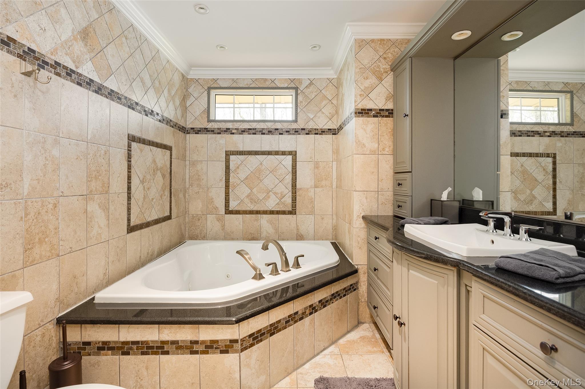 10 Quail Ridge Road Hyde Park, NY 12538 - Photo 28 of 40 a bathroom with a tub sink and mirror