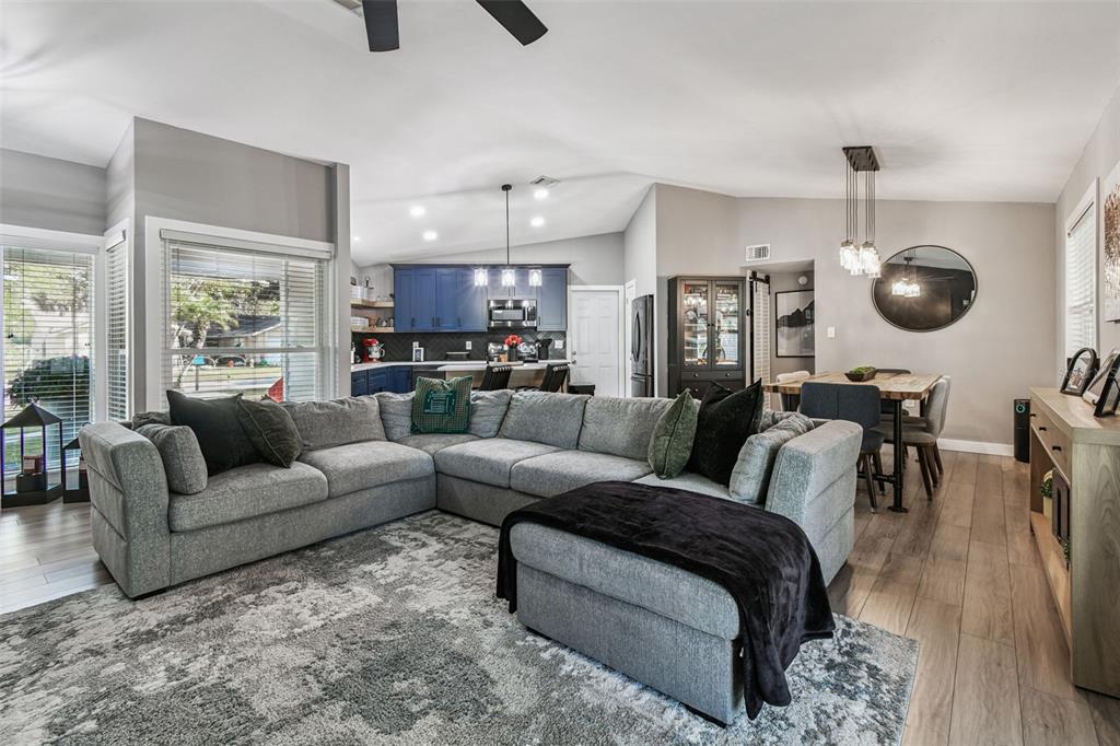 1729 Lakecrest Avenue Brandon, FL 33510 - Photo 5 of 51