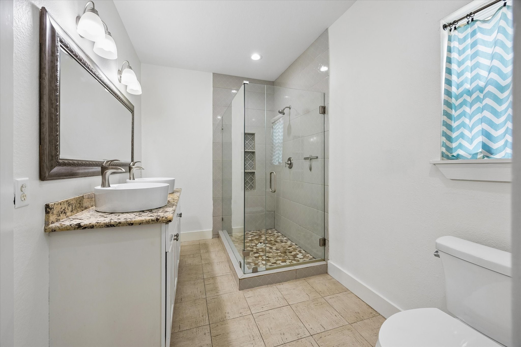 5105 Chapman Street Houston, TX 77009 - Photo 21 of 49 Primary Bathroom