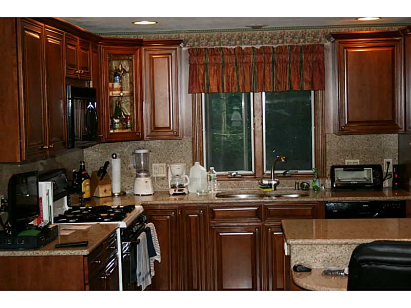 2075 Division Road East Greenwich, RI 02818 - Photo 5 of 18 Kitchen.