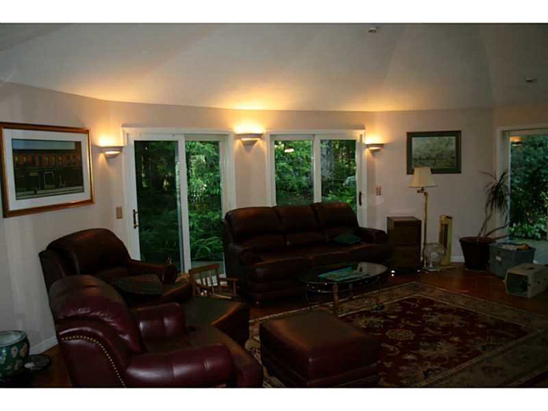 2075 Division Road East Greenwich, RI 02818 - Photo 7 of 18 Living Room.