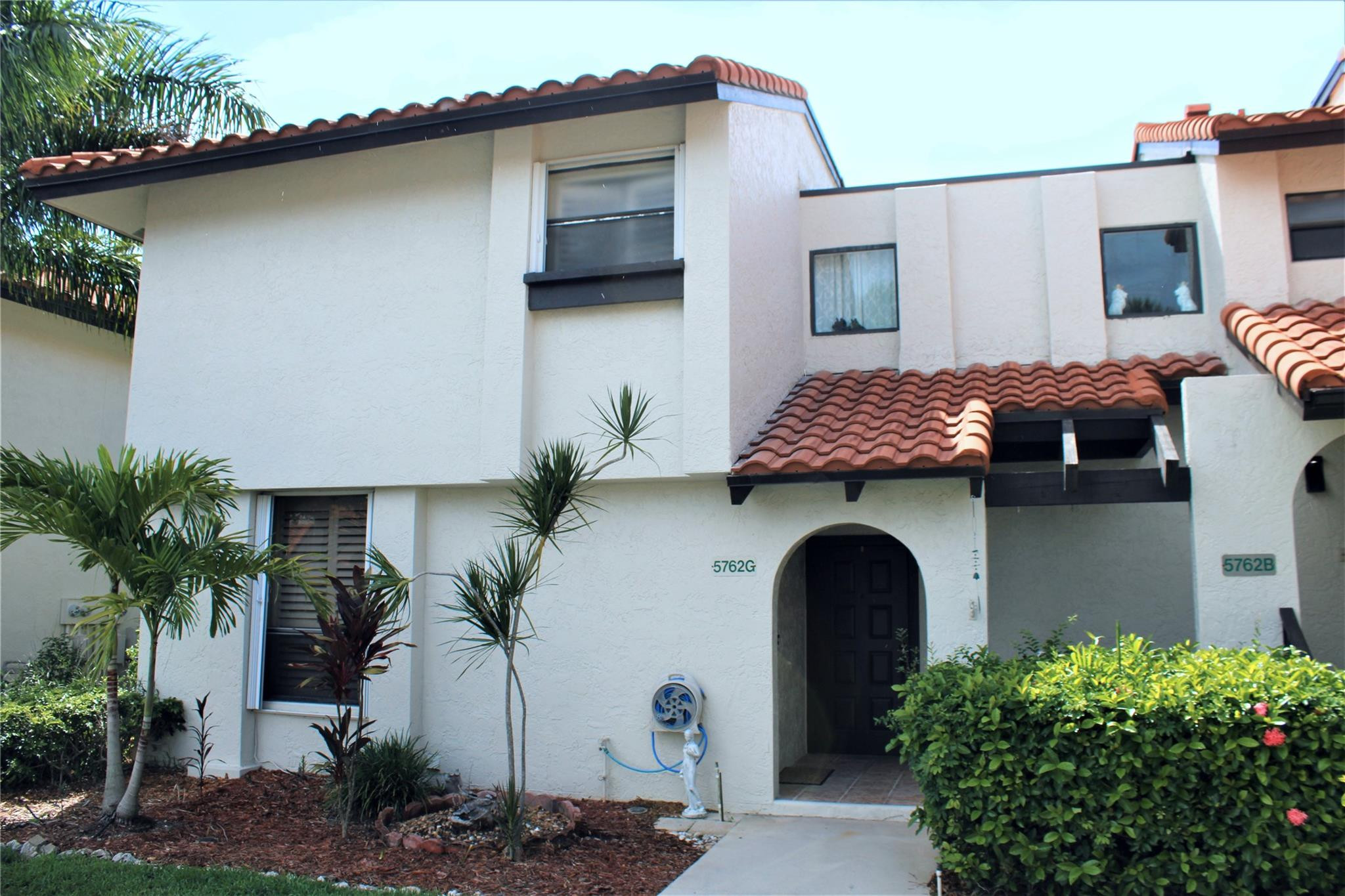 5762 Fox Hollow Drive, Unit G Boca Raton, FL 33486 - Photo 4 of 53 a front view of a house with garden