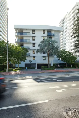 $4,200 | Millionaire's Row, Miami Beach, FL 33140