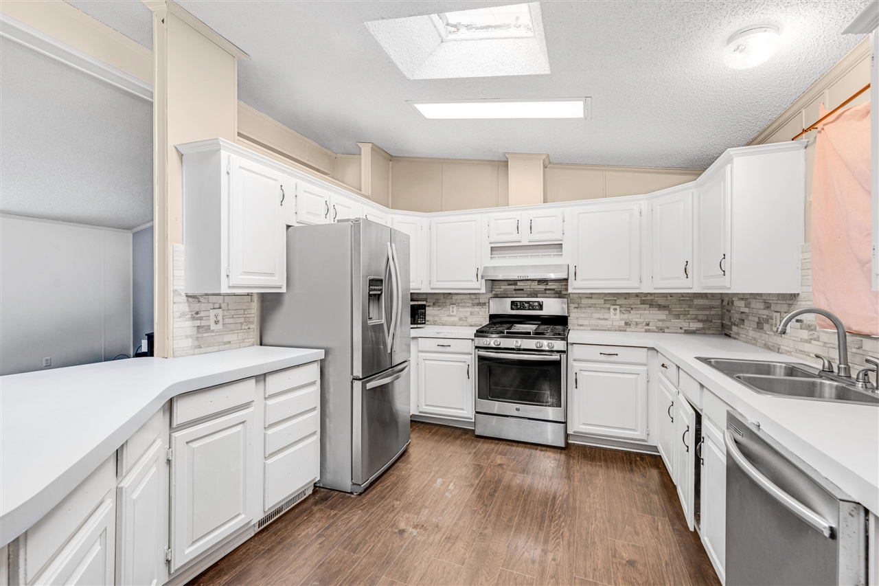 430 North Blue Creek Road Benton Harbor, MI 49022 - Photo 4 of 20