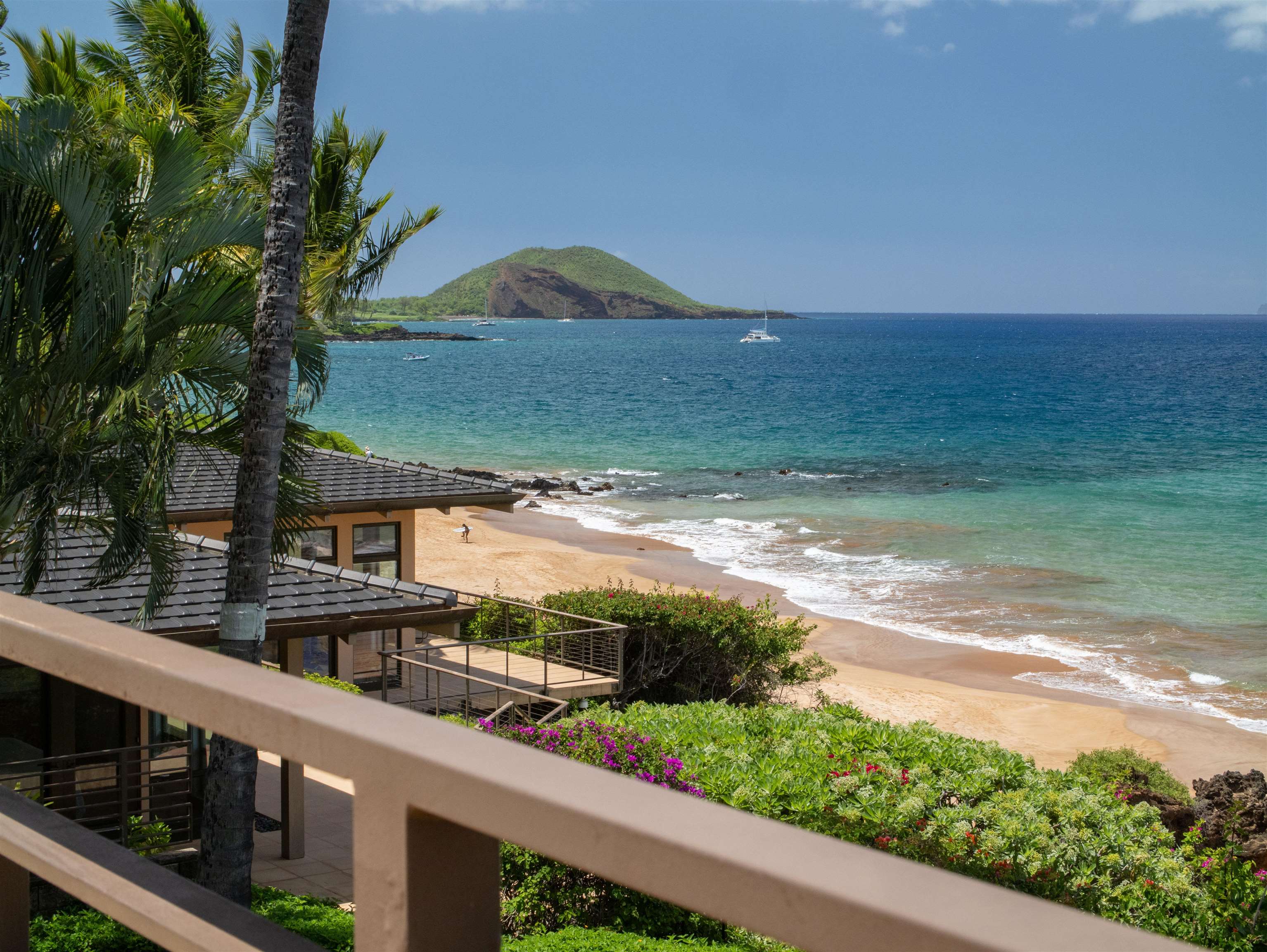 4640-4650 Makena Road Kihei, HI 96753 - Photo 37 of 48 a view of a lake from a balcony
