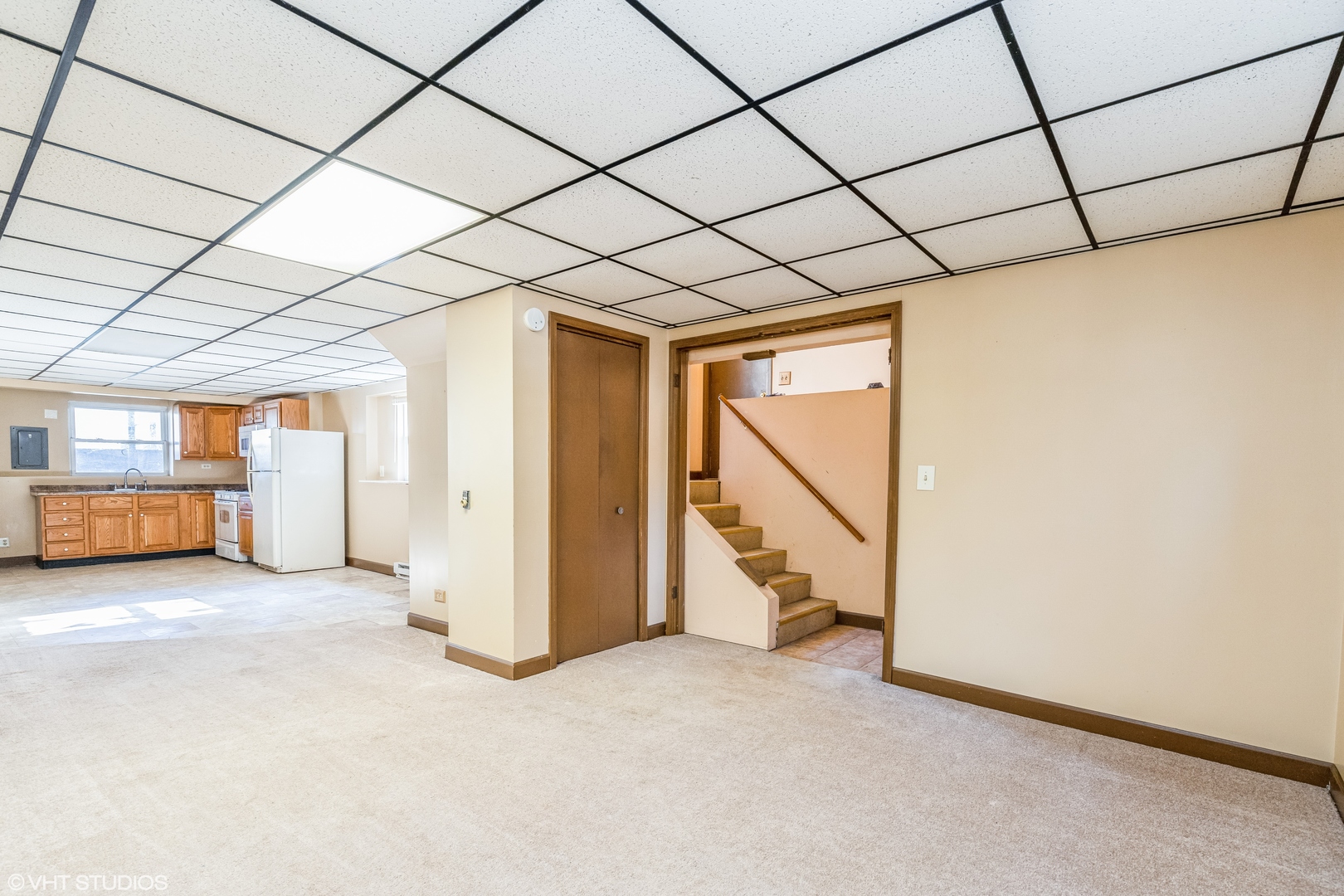 81 Tweed Road Fox Lake, IL 60020 - Photo 11 of 15 a view of a livingroom with furniture and a hallway