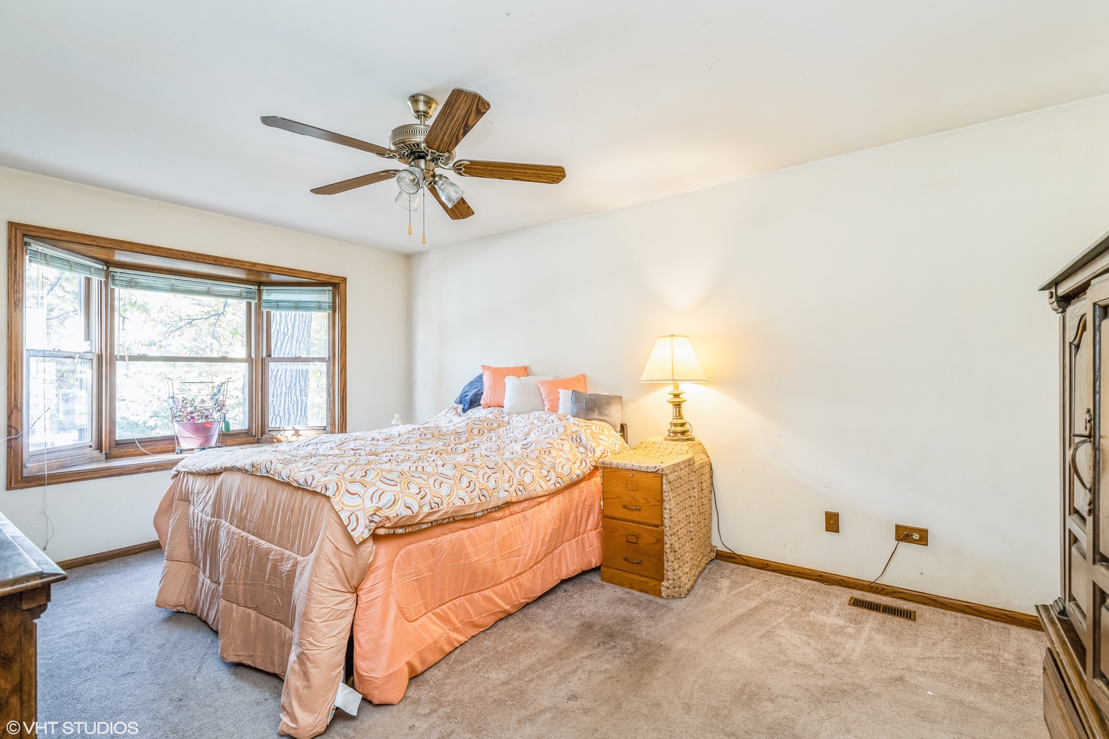 81 Tweed Road Fox Lake, IL 60020 - Photo 8 of 15 a bedroom with a bed and window