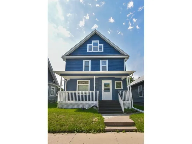 $299,900 | 980 3rd Street East, St. Paul, MN 55106