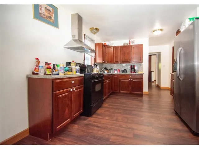 $299,900 | 980 3rd Street East, St. Paul, MN 55106