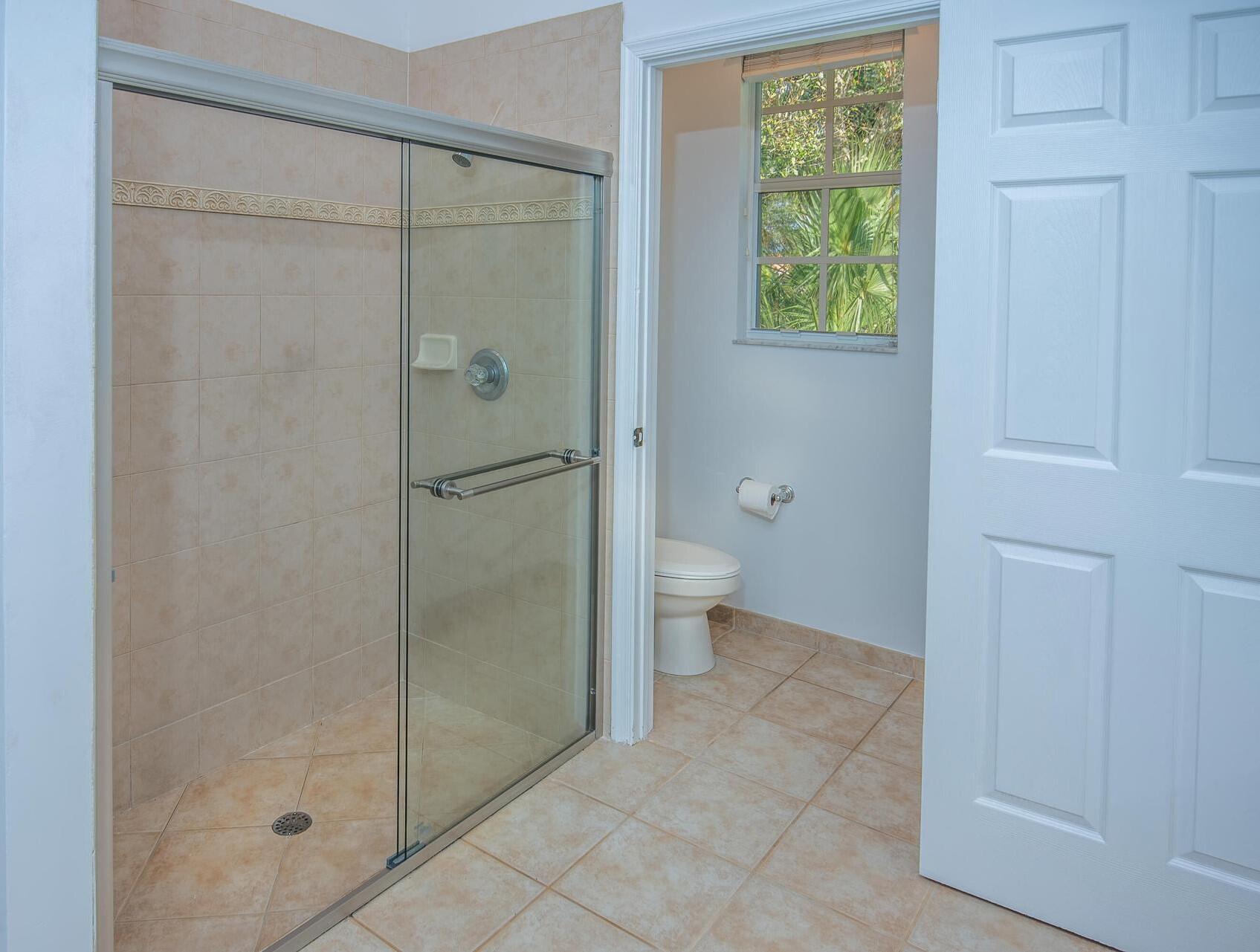 150 Via Castilla Jupiter, FL 33458 - Photo 17 of 34 RX-10854989_0_AQEiIb_l