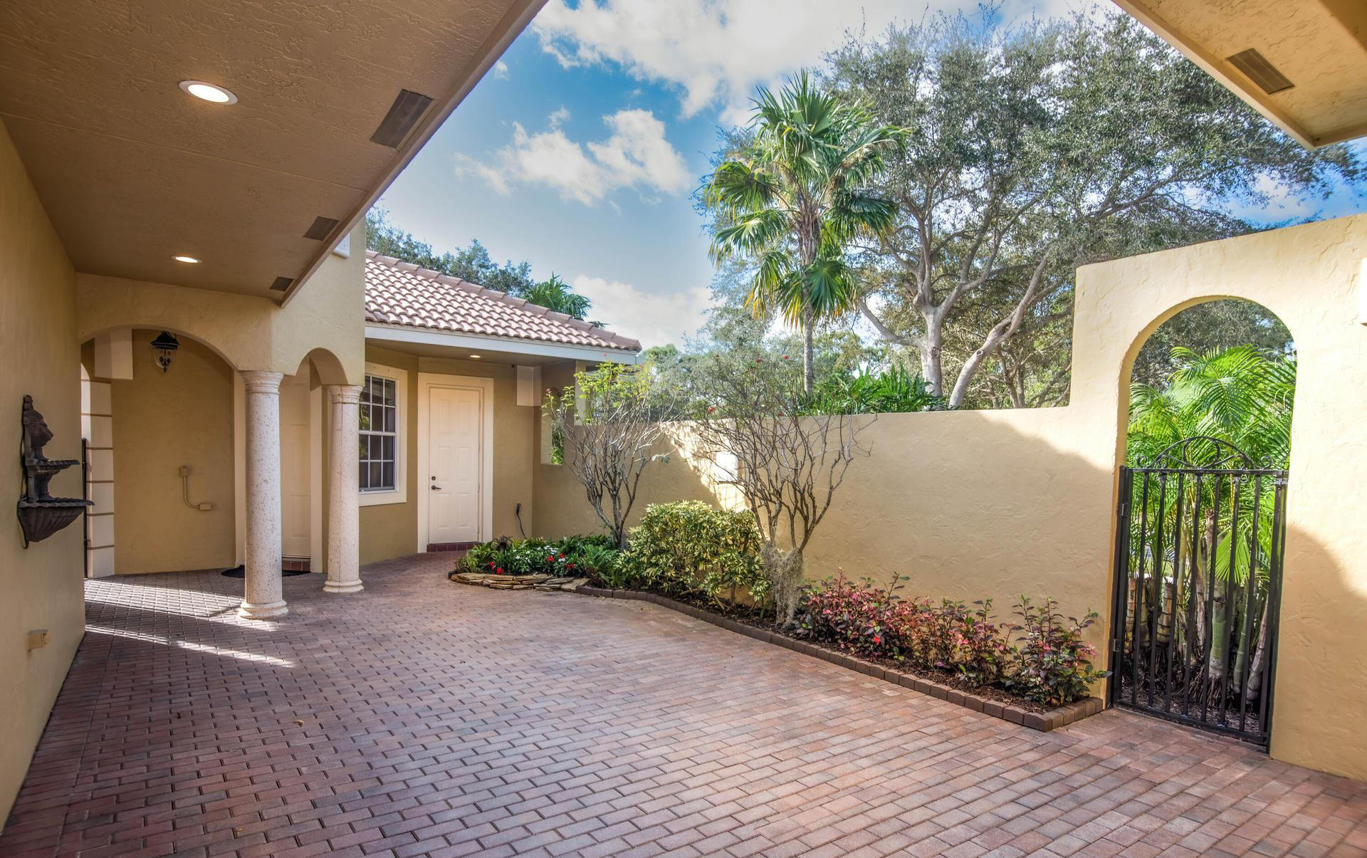 150 Via Castilla Jupiter, FL 33458 - Photo 2 of 34 RX-10854989_0_zE7Y7E_l