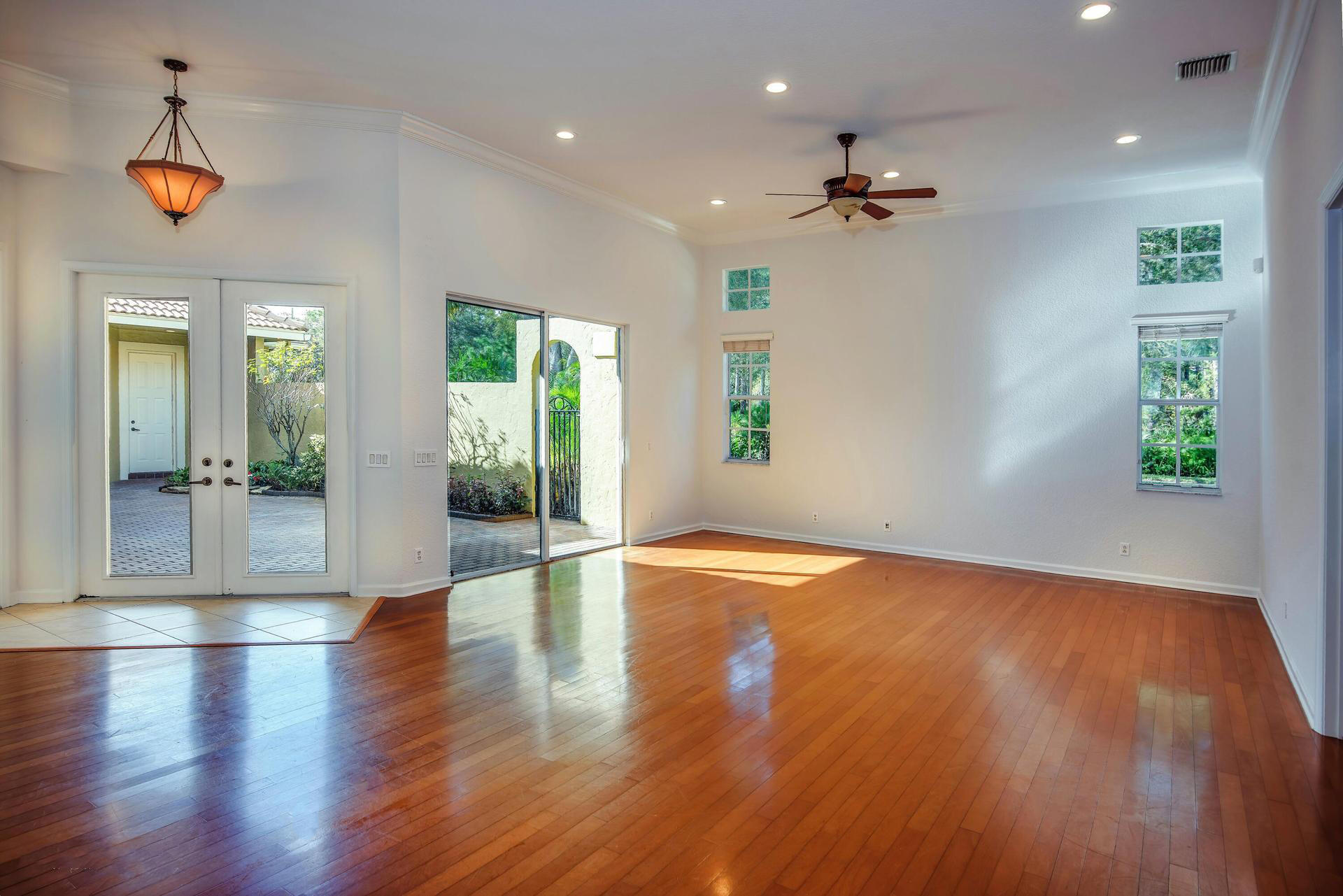 150 Via Castilla Jupiter, FL 33458 - Photo 5 of 34 RX-10854989_0_QUUVBa_l