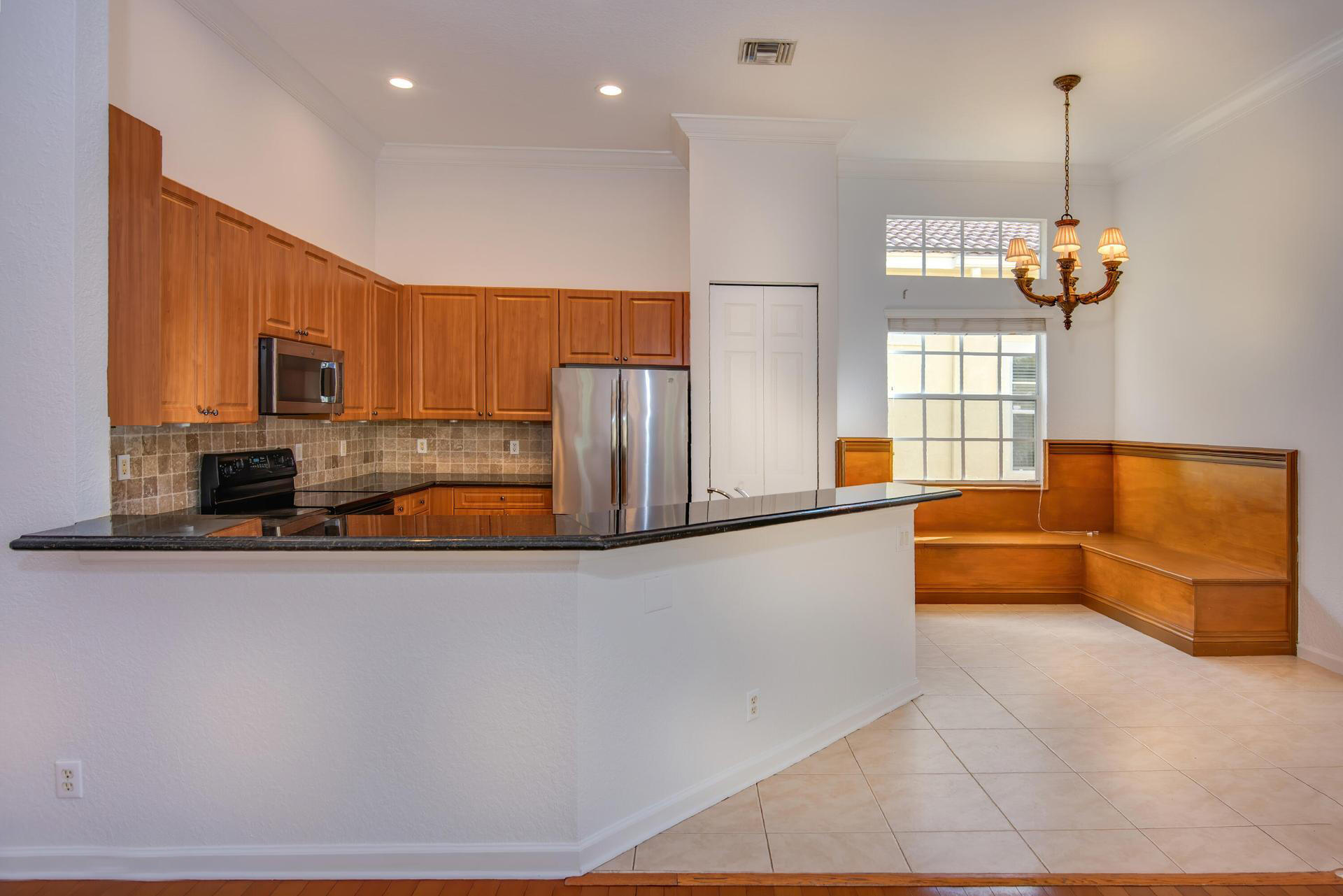 150 Via Castilla Jupiter, FL 33458 - Photo 7 of 34 RX-10854989_0_QEfqyB_l