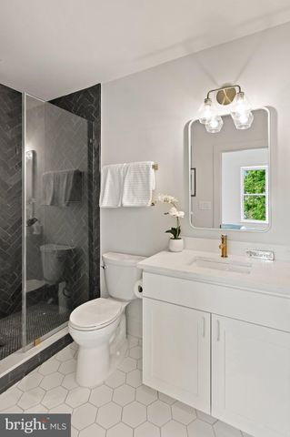 $1,200,000 | 749 12th Street Southeast, Washington, DC 20003