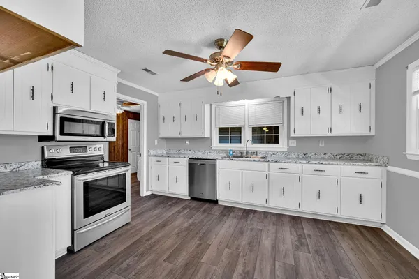 $475,000 | 609 Robinson Bridge Road, Central, SC 29630