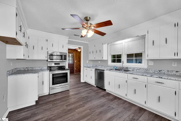 $475,000 | 609 Robinson Bridge Road, Central, SC 29630