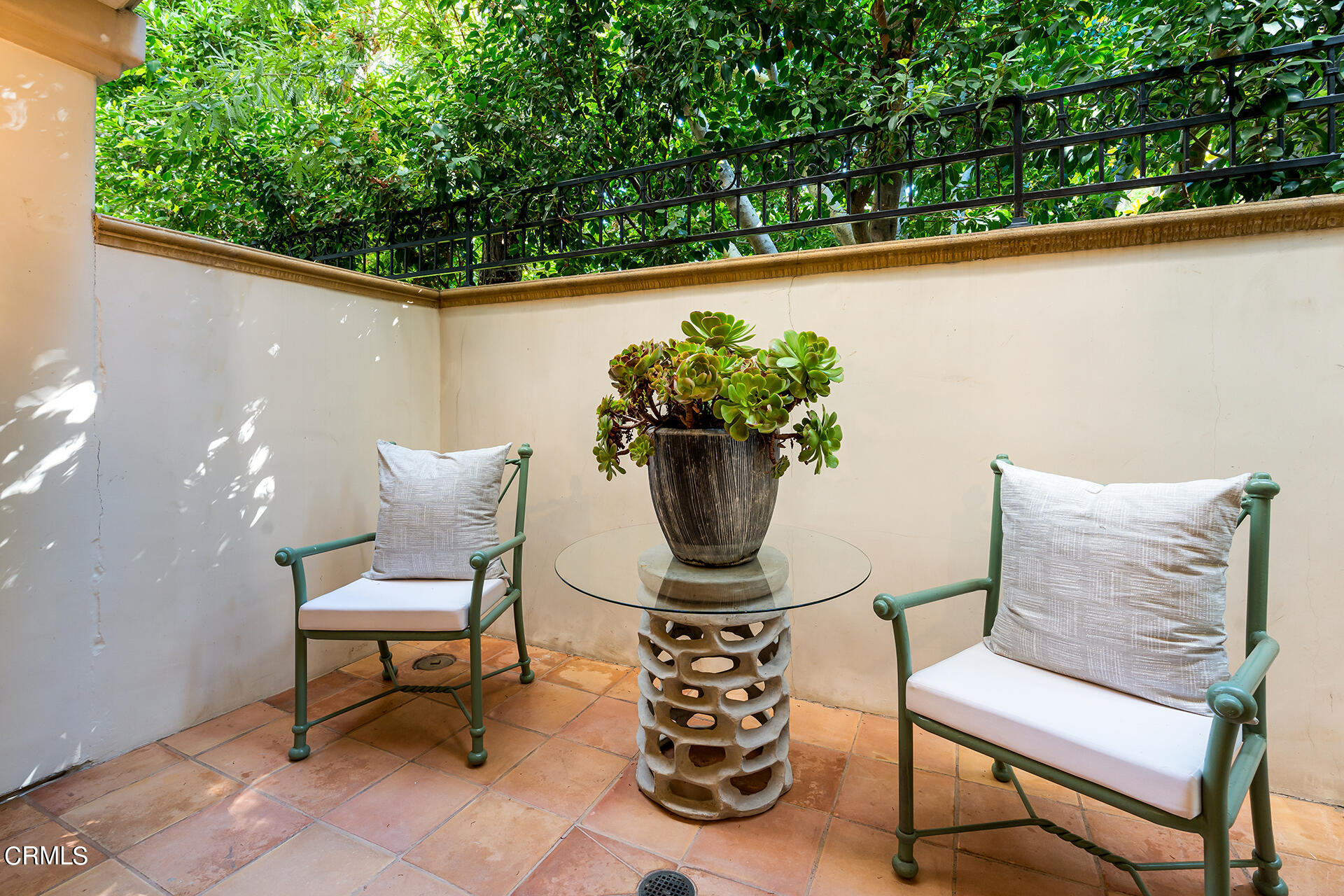 332 Allendale Road, Unit 2 Pasadena, CA 91106 - Photo 13 of 28 a view of a chairs and table in the patio