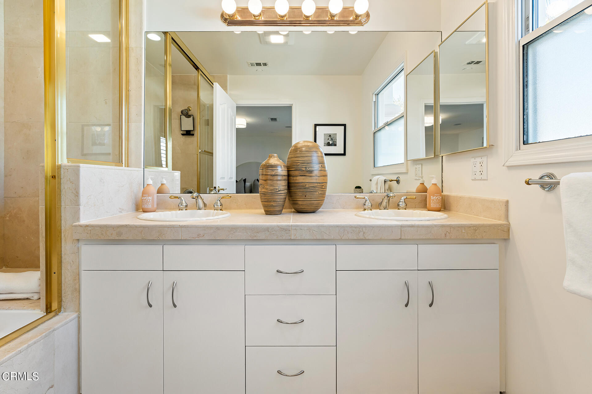 332 Allendale Road, Unit 2 Pasadena, CA 91106 - Photo 17 of 28 a bathroom with a sink and a mirror