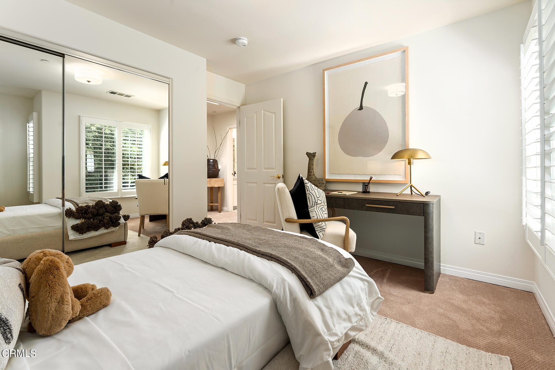 332 Allendale Road, Unit 2 Pasadena, CA 91106 - Photo 21 of 28 a bedroom with a bed and a mirror