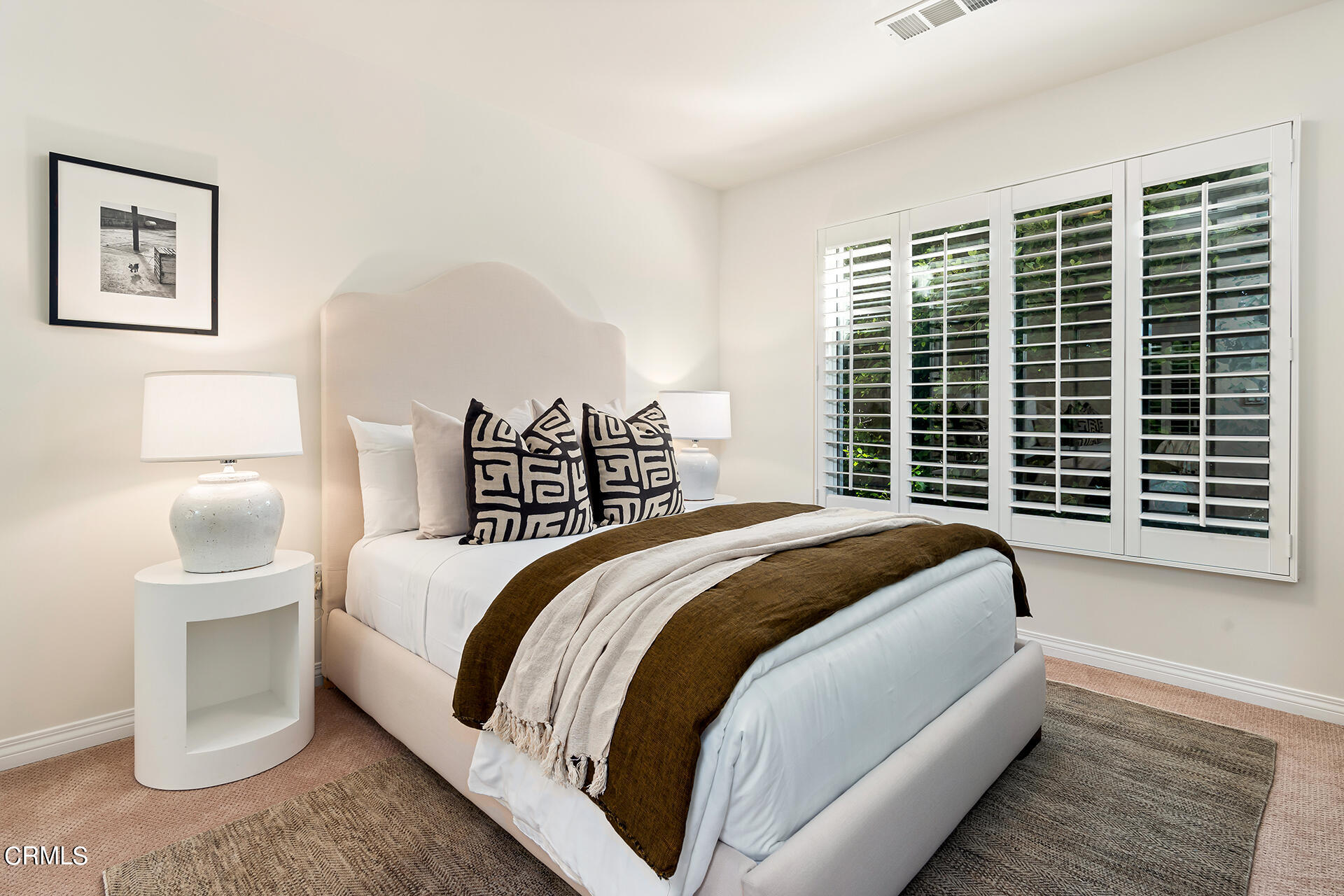 332 Allendale Road, Unit 2 Pasadena, CA 91106 - Photo 22 of 28 a bedroom with a large bed and a window