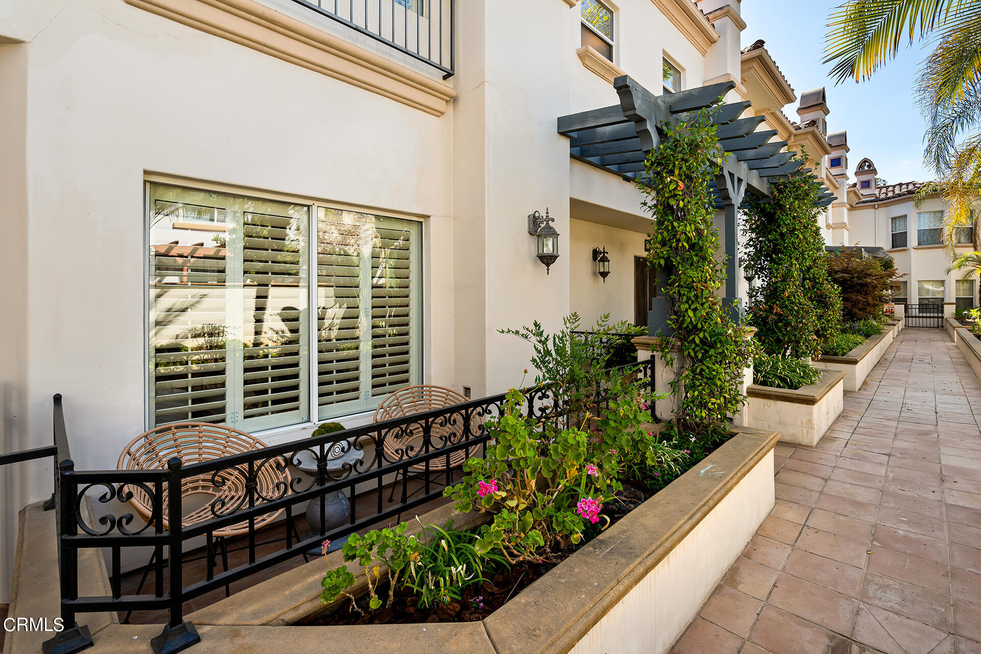 332 Allendale Road, Unit 2 Pasadena, CA 91106 - Photo 25 of 28 a bunch of flowers in front of a house