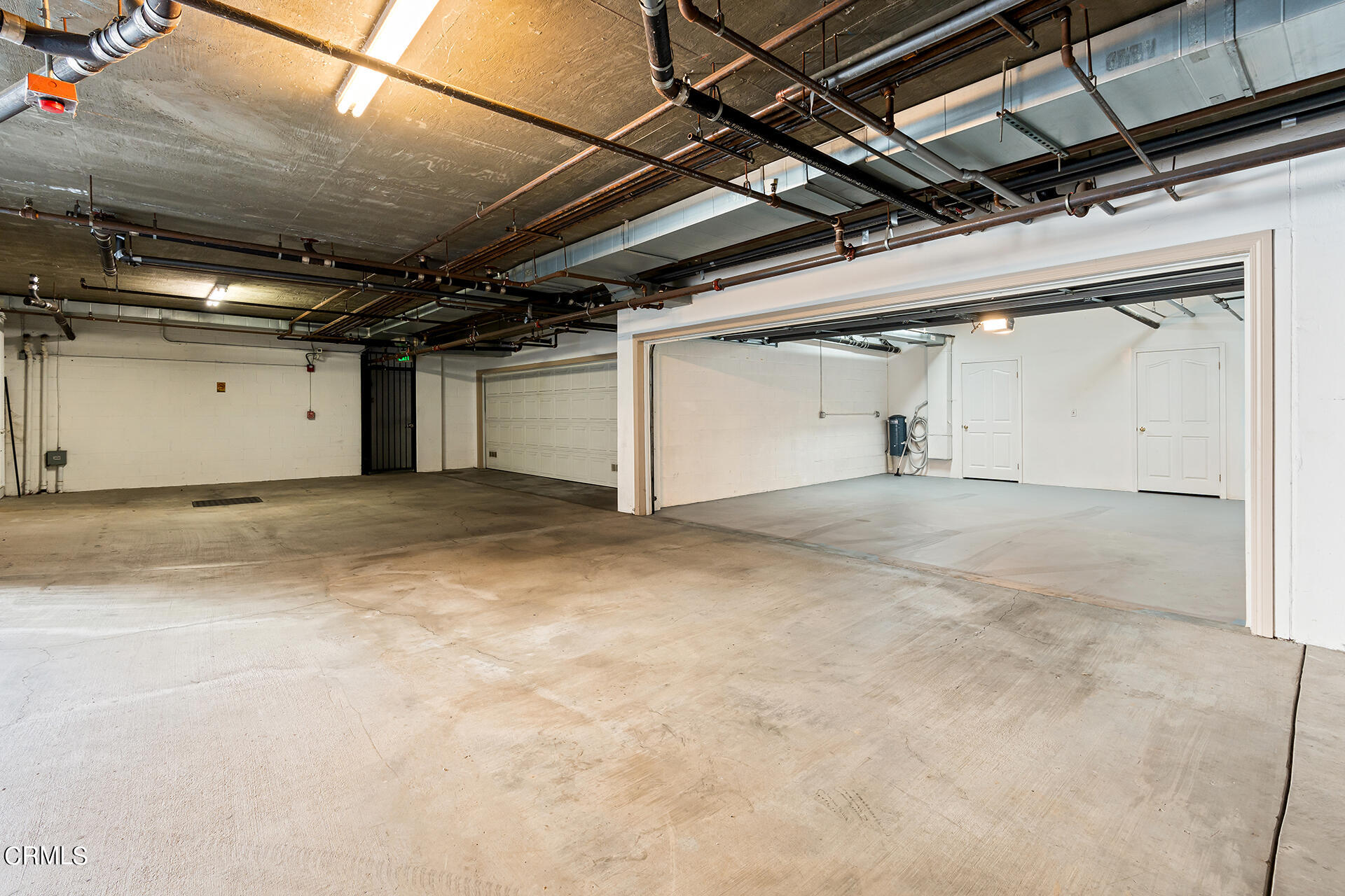 332 Allendale Road, Unit 2 Pasadena, CA 91106 - Photo 26 of 28 a view of garage