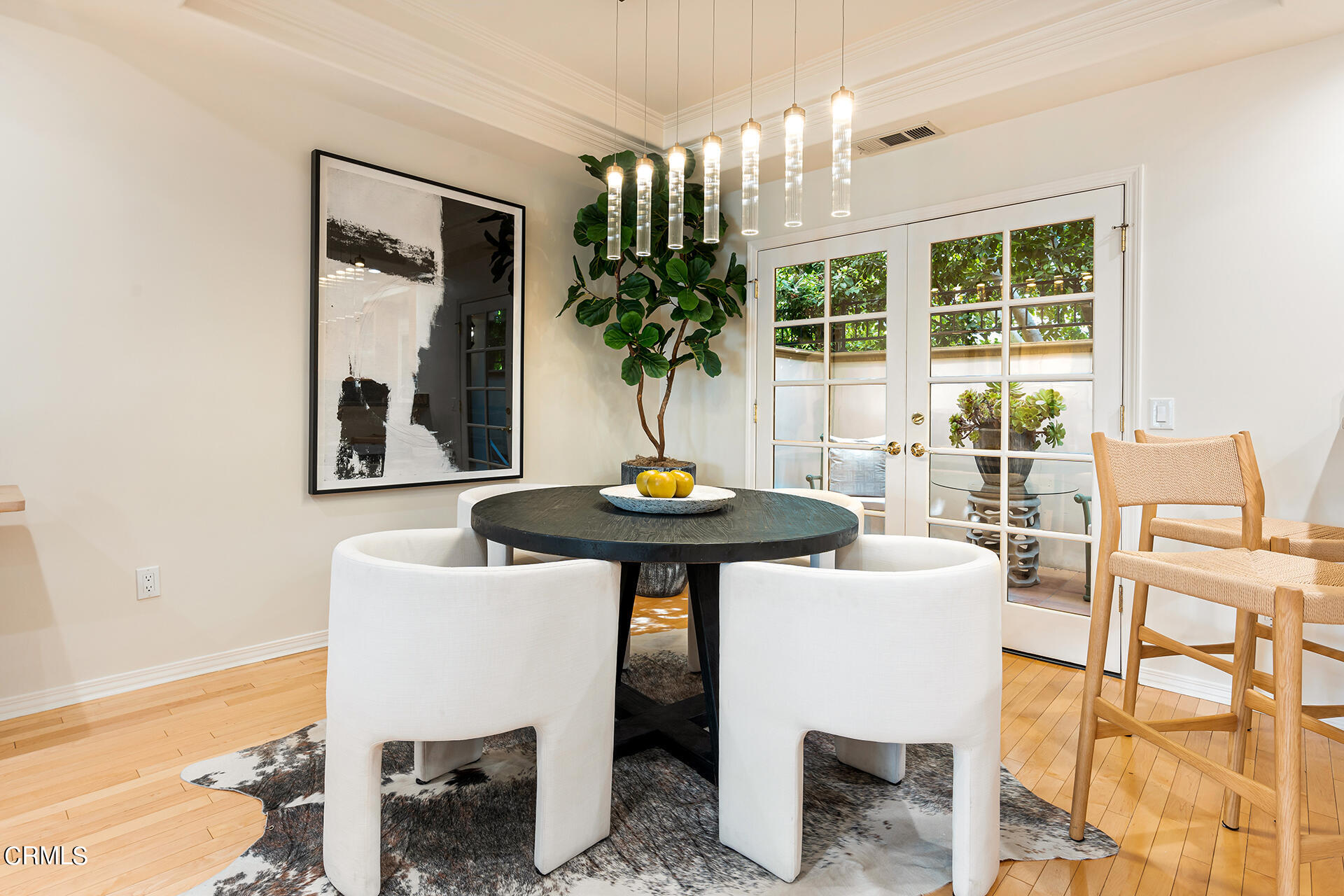 332 Allendale Road, Unit 2 Pasadena, CA 91106 - Photo 7 of 28 a dining room with furniture and window