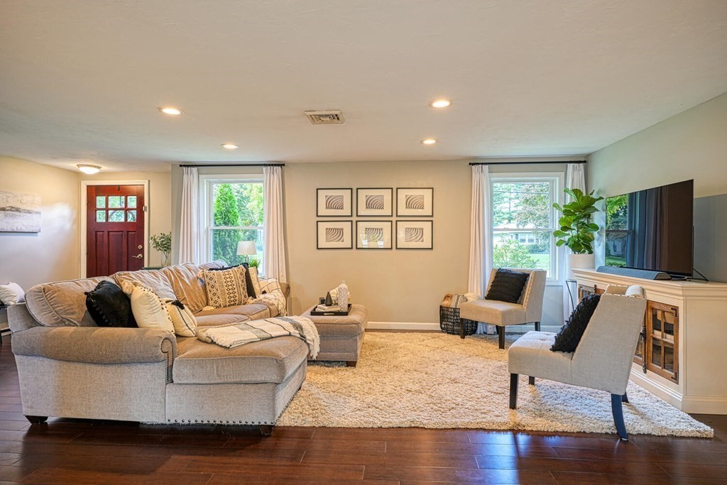 15 Wethersfield Road Natick, MA 01760 - Photo 9 of 39 Gallery Image 9