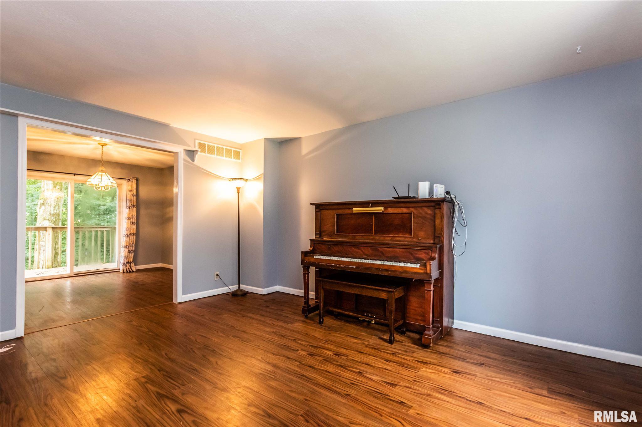 10514 Sir Ector Court Mapleton, IL 61547 - Photo 3 of 29 Gallery Image 3