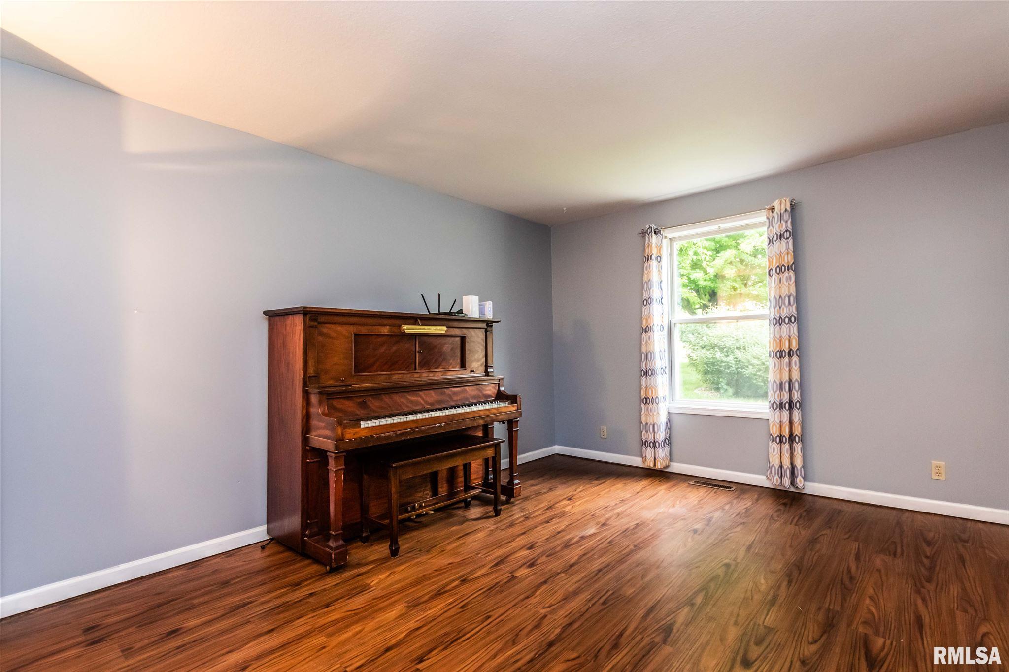 10514 Sir Ector Court Mapleton, IL 61547 - Photo 5 of 29 Gallery Image 5