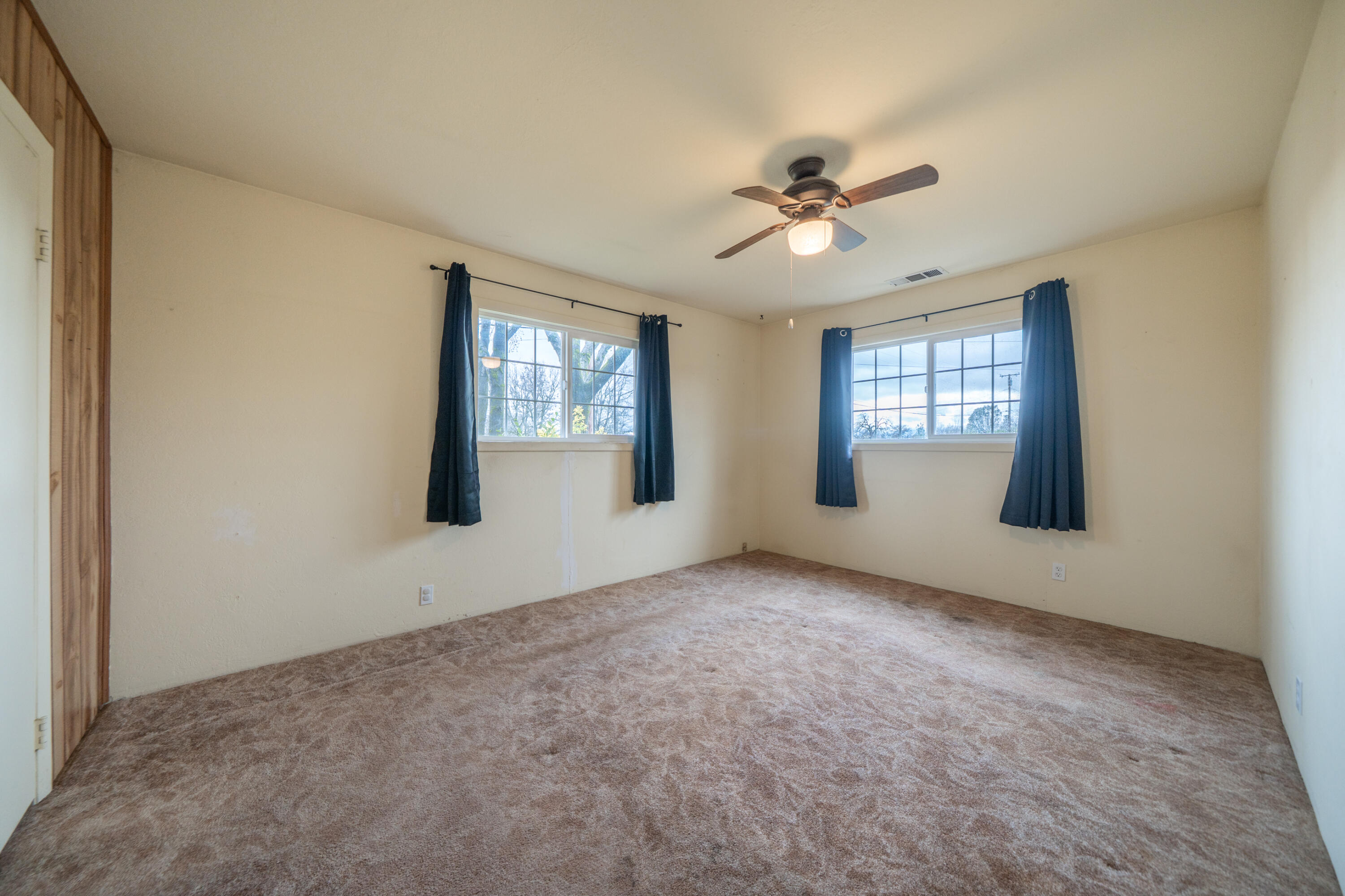 3586 East Keswick Dam Road Redding, CA 96003 - Photo 13 of 29 Large Bedroom 1