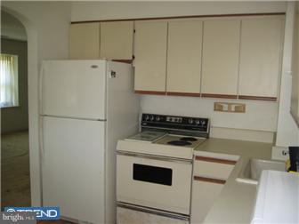 1005 Wayne Road Barrington, NJ 08033 - Photo 3 of 5 Kitchen