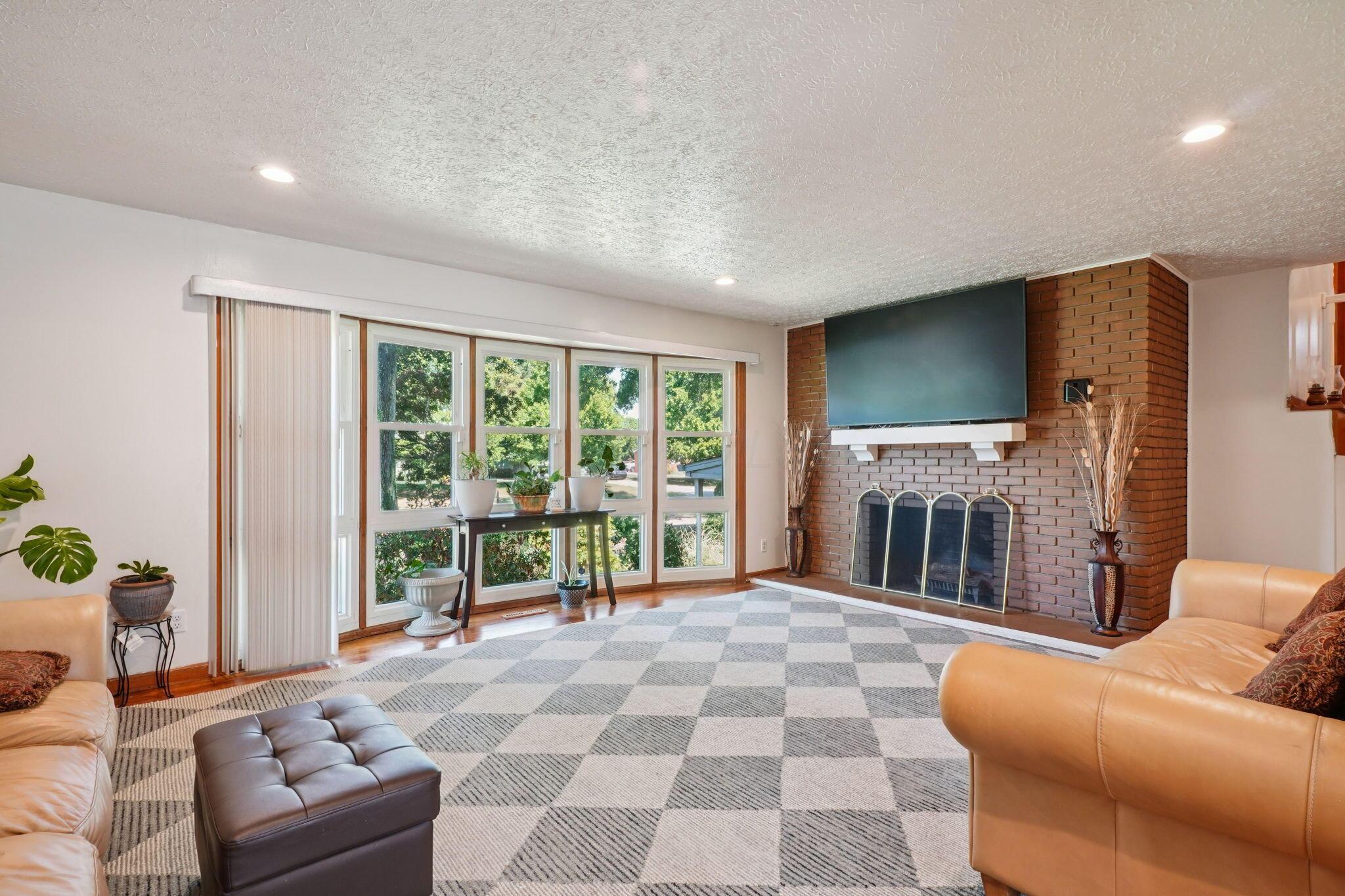 4575 Walburn Road Columbus, OH 43232 - Photo 8 of 61 25-web-or-mls-4575-walburn-rd